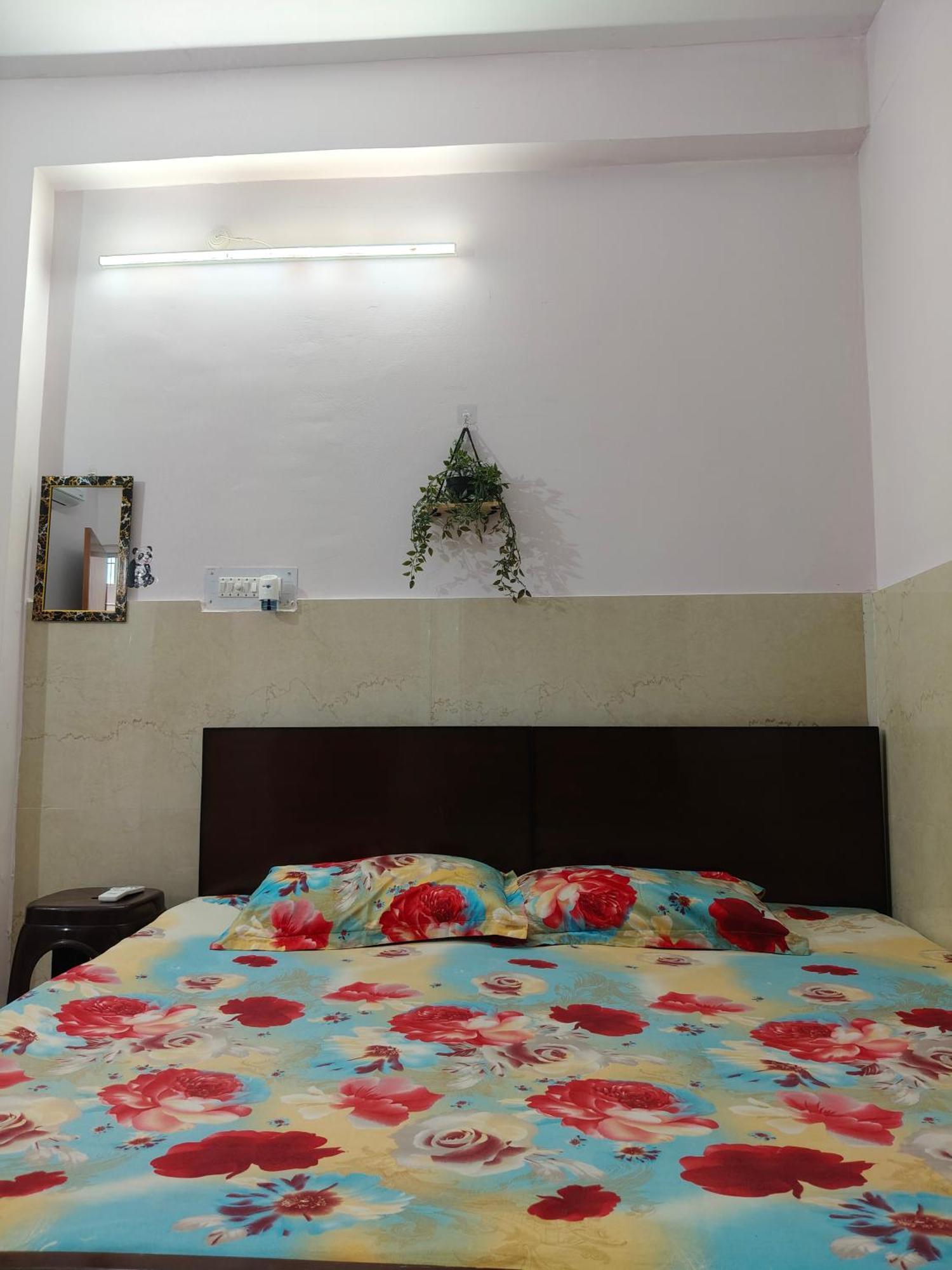 Sharda Homestay Ayodhya Exterior photo